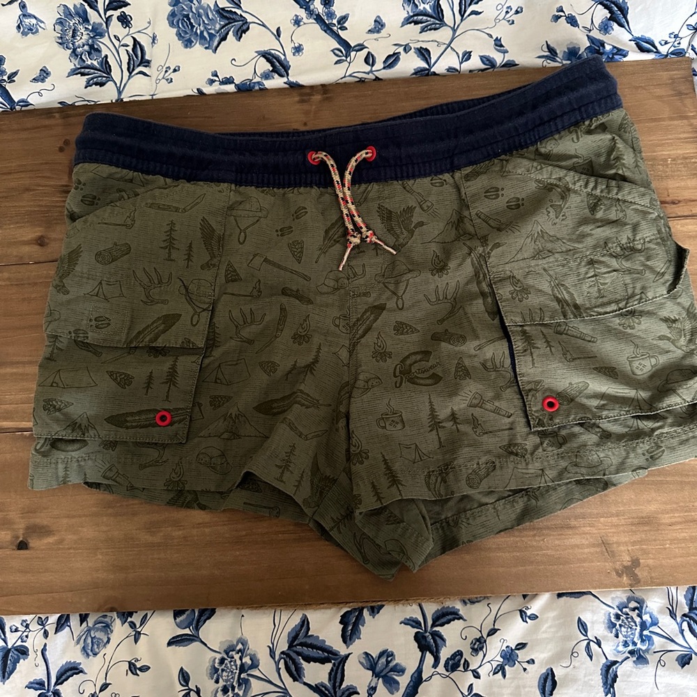 Columbia Womens Shorts Size L Outdoor Pattern